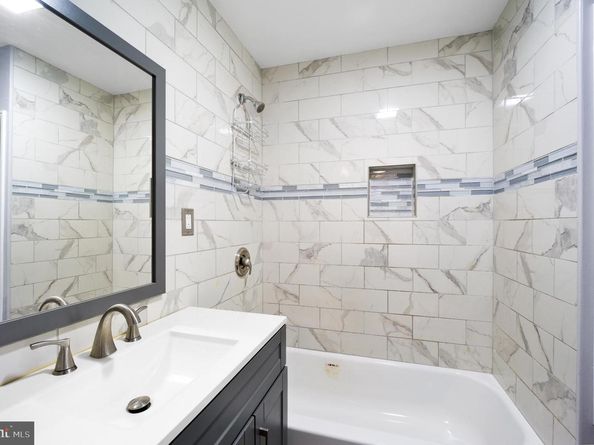 1011 Clifton, Collingdale PA 19023