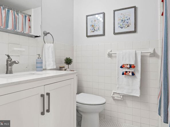 222 E Montgomery Avenue 304, Ardmore PA 19003