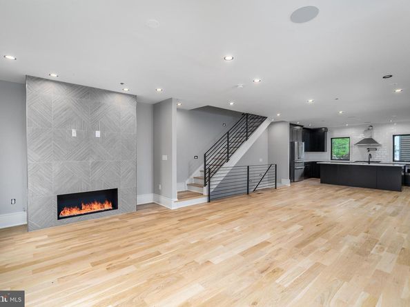 905 Emily Street, Philadelphia PA 19148