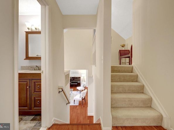 1827 Post Oak Trail, Reston VA 20191