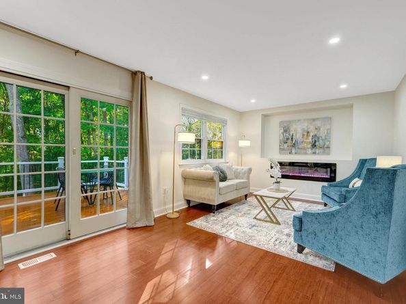 1827 Post Oak Trail, Reston VA 20191