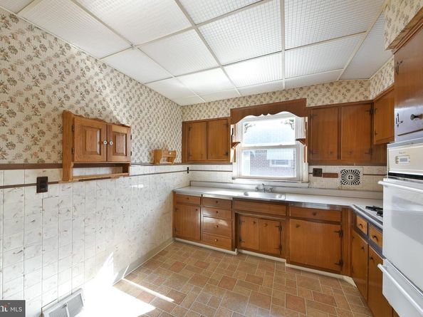806 Griffith Street, Philadelphia PA 19111