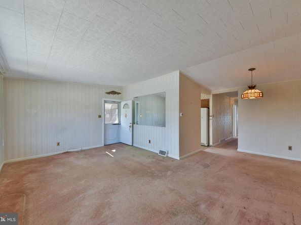 806 Griffith Street, Philadelphia PA 19111