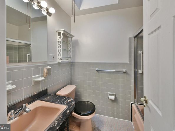 806 Griffith Street, Philadelphia PA 19111