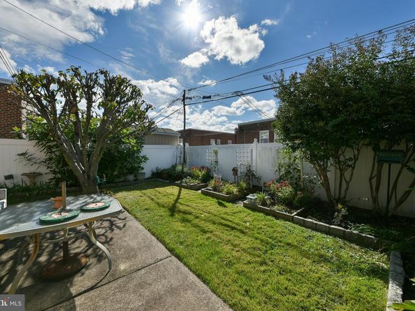 806 Griffith Street, Philadelphia PA 19111