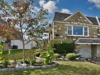 806 Griffith Street