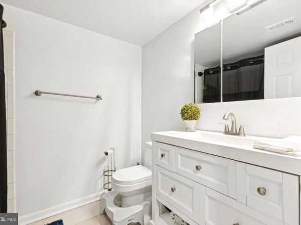 1413 Northgate Square 13/12B, Reston VA 20190