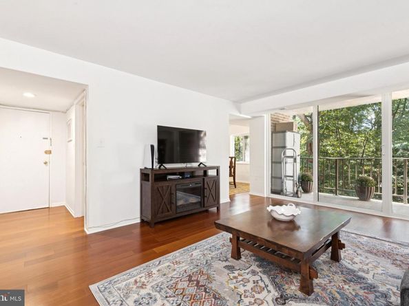 1413 Northgate Square 13/12B, Reston VA 20190