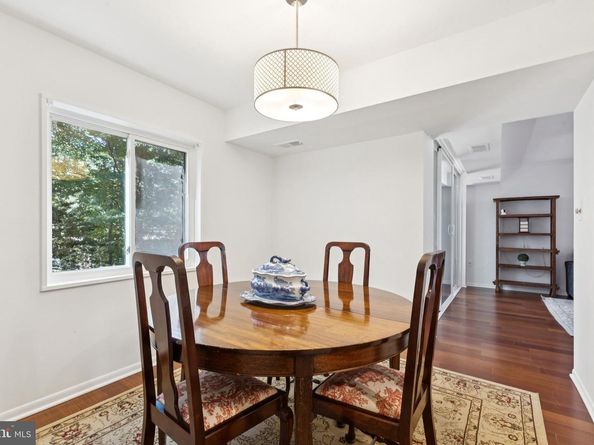 1413 Northgate Square 13/12B, Reston VA 20190