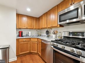1413 Northgate Square 13/12B, Reston VA 20190