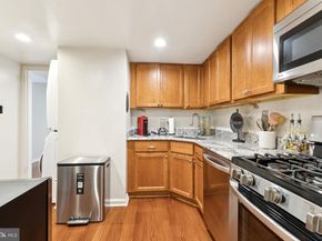 1413 Northgate Square 13/12B, Reston VA 20190