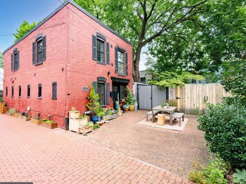 1 Derby Lane SE