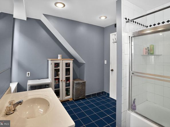 3564 Retta Street, Philadelphia PA 19128