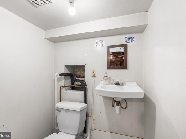 2555 S Warnock Street, Philadelphia PA 19148
