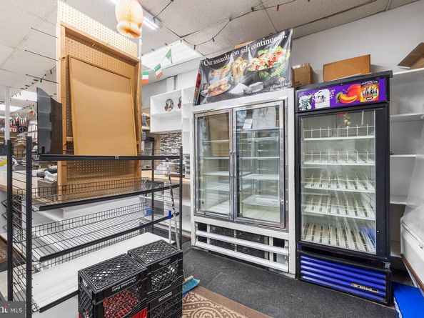 2555 S Warnock Street, Philadelphia PA 19148