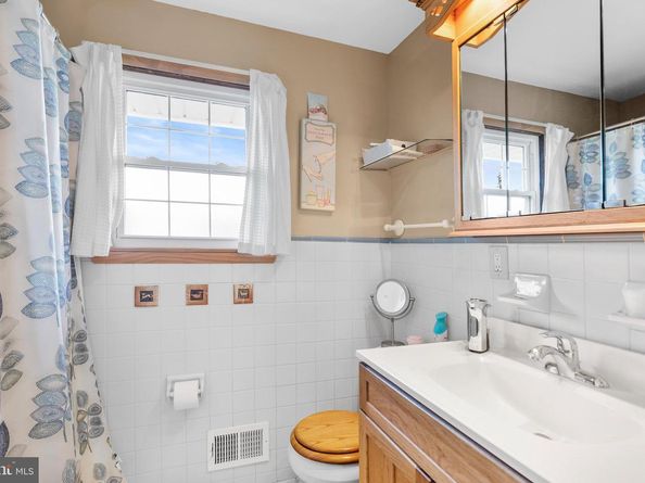 423 Barclay Avenue, Morrisville PA 19067