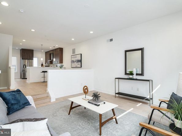 702 N Front Street 2, Philadelphia PA 19123