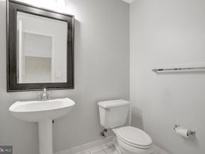 6924 Fairfax Drive 322, Arlington VA 22213