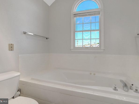 6924 Fairfax Drive 322, Arlington VA 22213