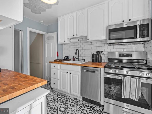708 Chetworth Place, Alexandria VA 22314