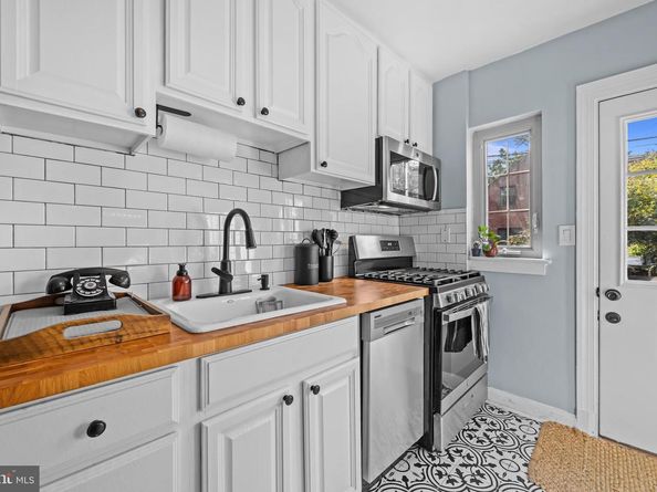 708 Chetworth Place, Alexandria VA 22314