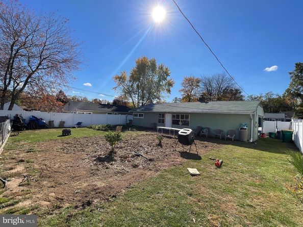 22 Myrtle Lane, Levittown PA 19054