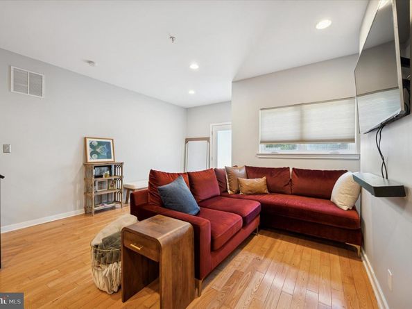 4128 Apple Street, Philadelphia PA 19127