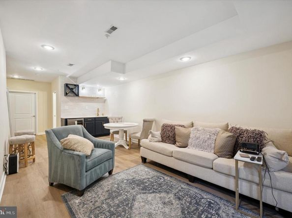 4128 Apple Street, Philadelphia PA 19127