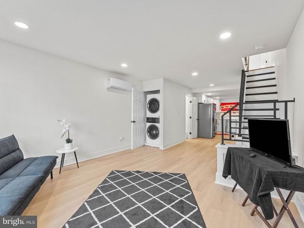 914 Winton Street, Philadelphia PA 19148