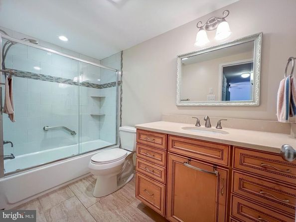 6204 Delaire Landing Road 204, Philadelphia PA 19114