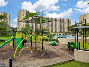 205 Yoakum Parkway 1724, Alexandria VA 22304