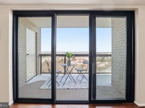 205 Yoakum Parkway 1724, Alexandria VA 22304