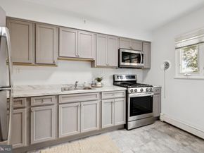 35 Edgewater Place, Edgewater NJ 07020