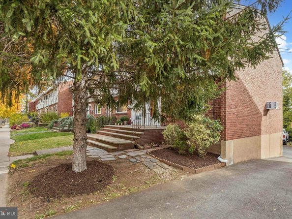 35 Edgewater Place, Edgewater NJ 07020