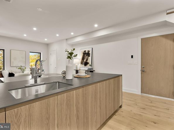 2647 41st Street NW 4, Washington DC 20007