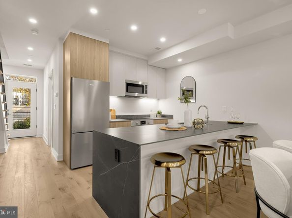 2647 41st Street NW 4, Washington DC 20007