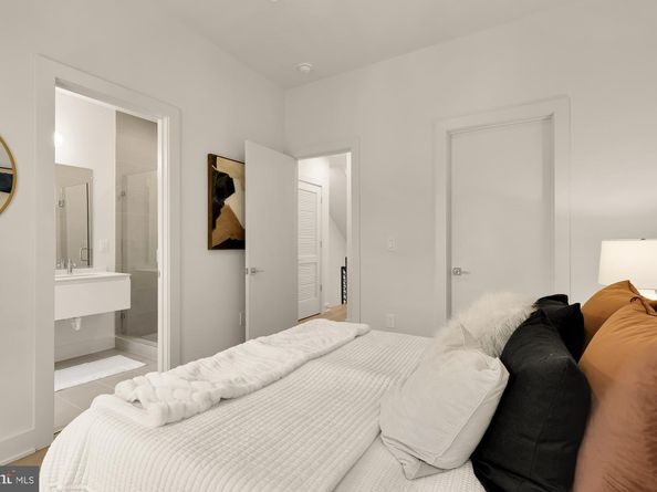 2647 41st Street NW 4, Washington DC 20007