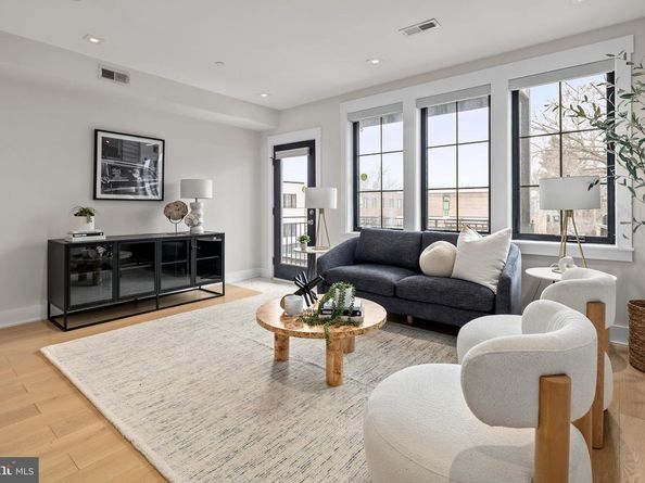 330 16TH Street SE 2, Washington DC 20003