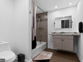 343 N Front Street B, Philadelphia PA 19106