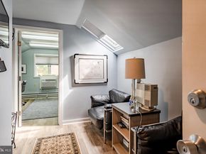 1256 Round Hill Road, Bryn Mawr PA 19010