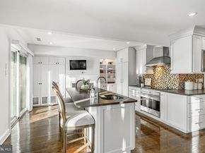1256 Round Hill Road, Bryn Mawr PA 19010