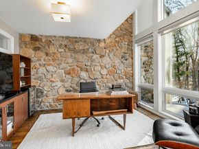 1256 Round Hill Road, Bryn Mawr PA 19010