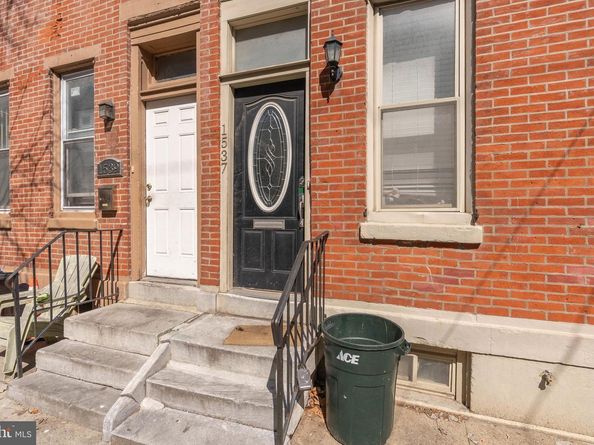 1537 Swain Street, Philadelphia PA 19130