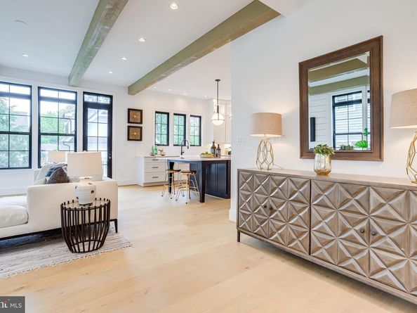 1933 N Van Buren Street, Arlington VA 22205