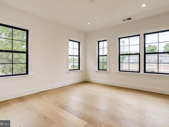 1933 N Van Buren Street, Arlington VA 22205