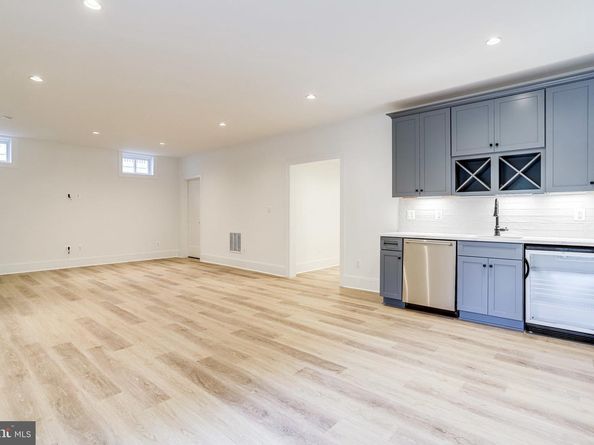 1933 N Van Buren Street, Arlington VA 22205
