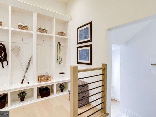 1933 N Van Buren Street, Arlington VA 22205