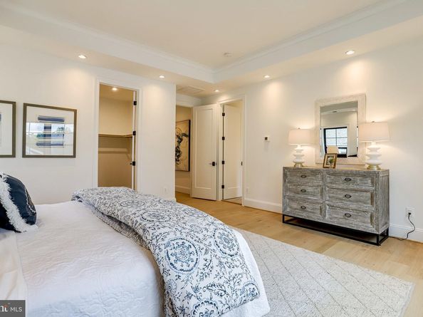 1933 N Van Buren Street, Arlington VA 22205