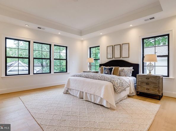 1933 N Van Buren Street, Arlington VA 22205