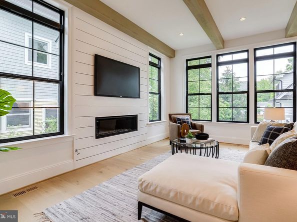 1933 N Van Buren Street, Arlington VA 22205